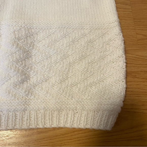 Hand knit white sweater - Picture 10 of 13